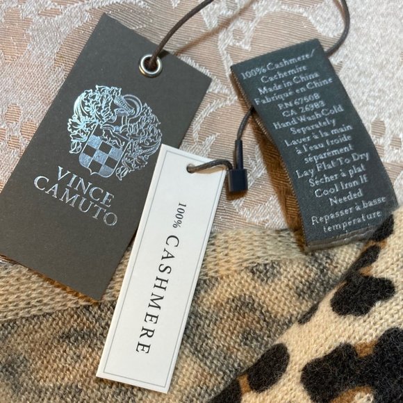 NWT Vince Camuto Cashmere Leopard-Print Scarf - Picture 3 of 5